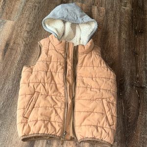 Hooded vest (size 4t)